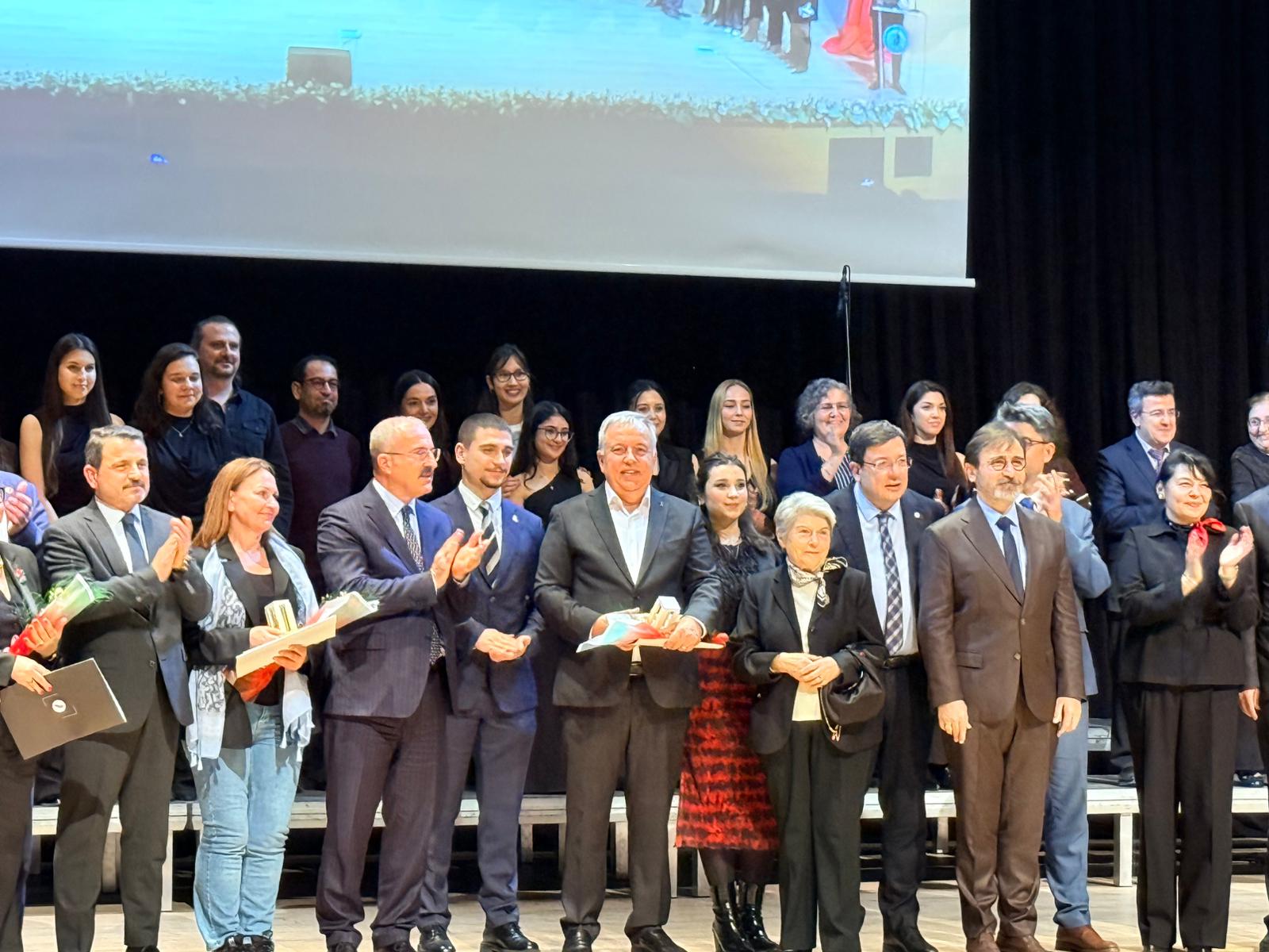 ÇOMÜ' den Başarı Ödülü